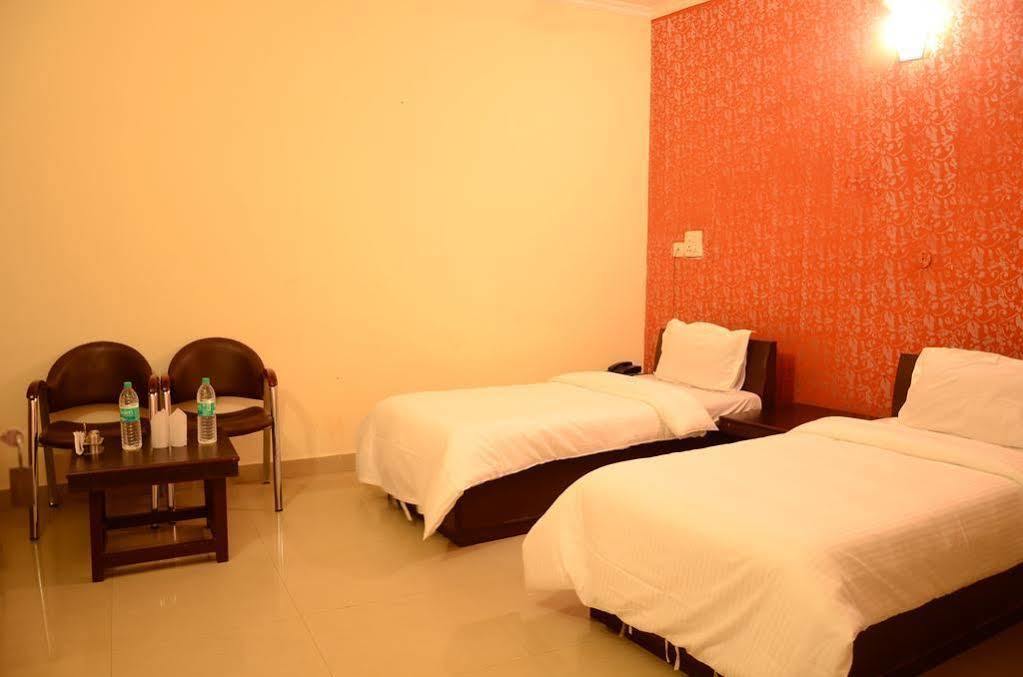 Hotel Le Princess @ Airport Nueva Delhi Exterior foto